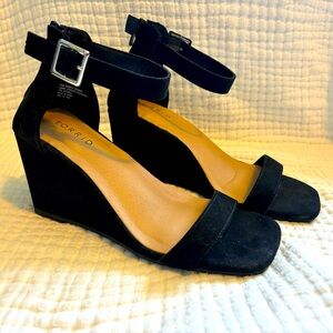 Torrid black wedge size 7WW